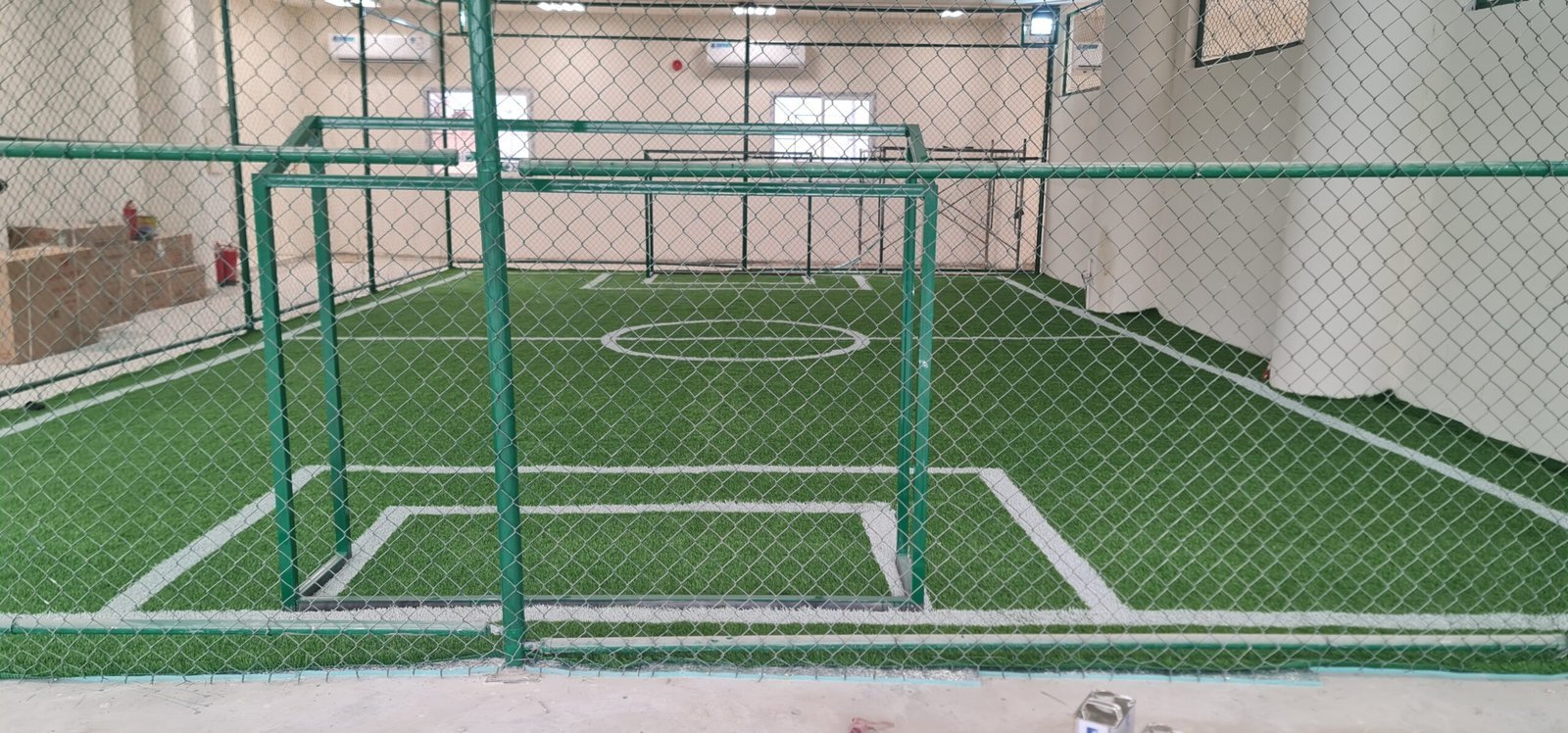 ملعب أطفال داخلي في صالة بالشبك المحيطي