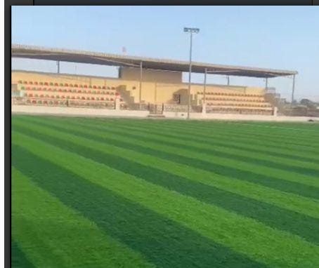 ملعب نادٍ بالمدرجات