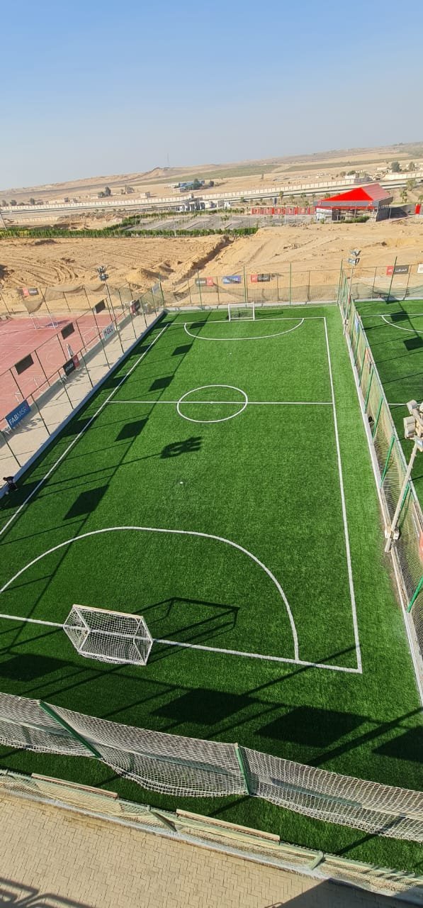 ملعب العشب الصناعي من الأعلى