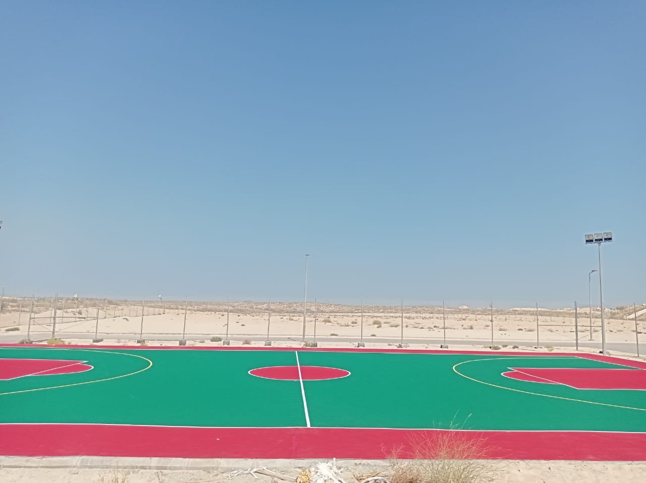 ملعبان خارجيان بأرضية أكريليك