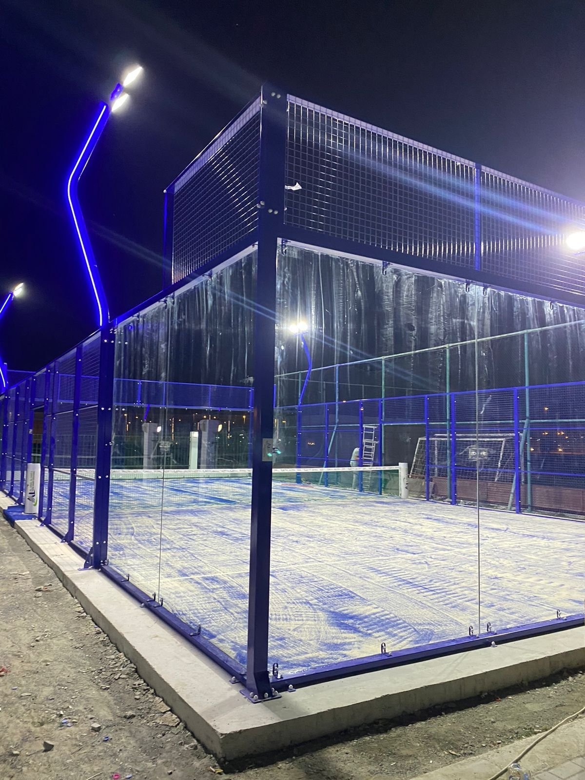 ملعب بادل بإضاءة LED ليلية