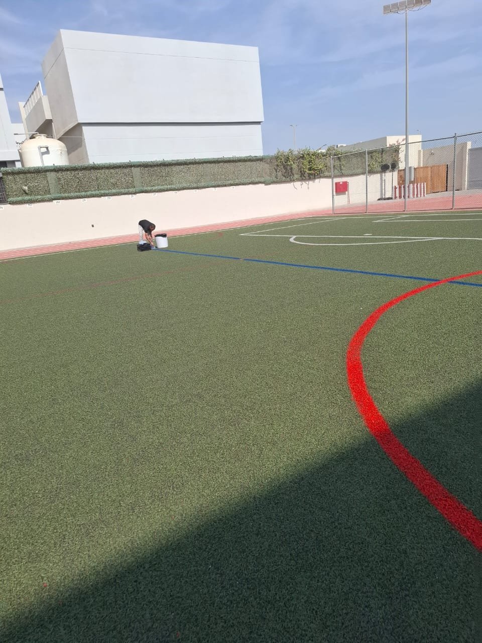 تخطيط المنحنى الأحمر بالملعب