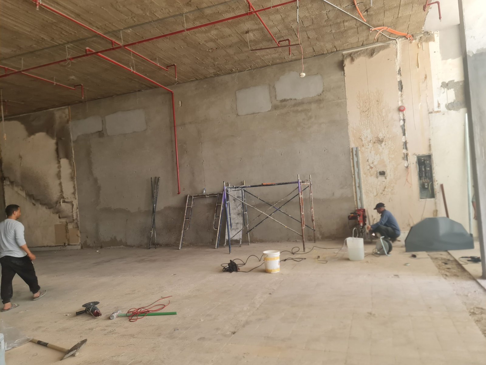 جبهات إزالة متعددة في موقع واحد
