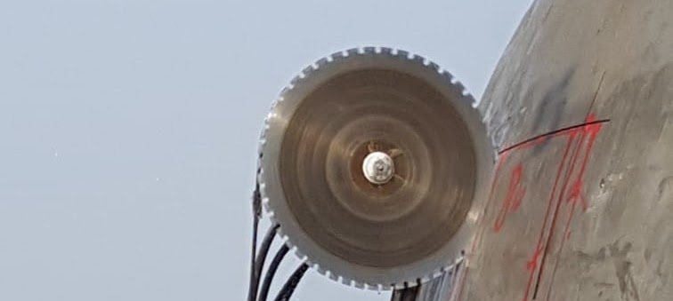 خط الليزر على صاروخ القص