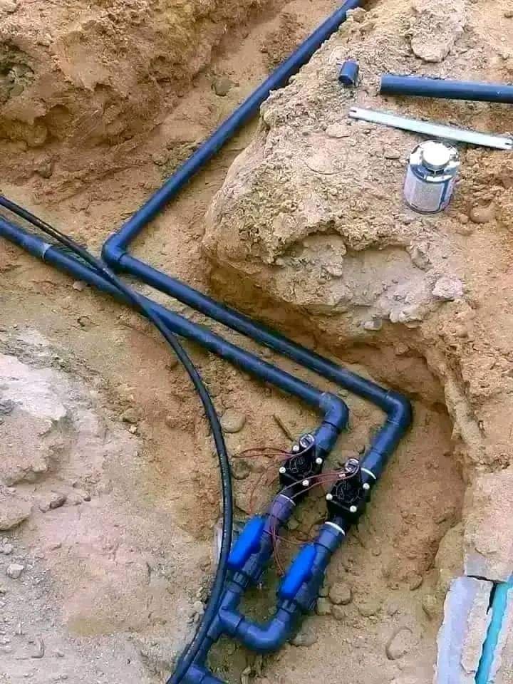 وصلات ومحابس شبكة الري أثناء التمديد