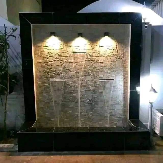 شلال جداري بإضاءة سبوت علوية